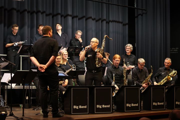 Live-Konzert auf einer Bühne