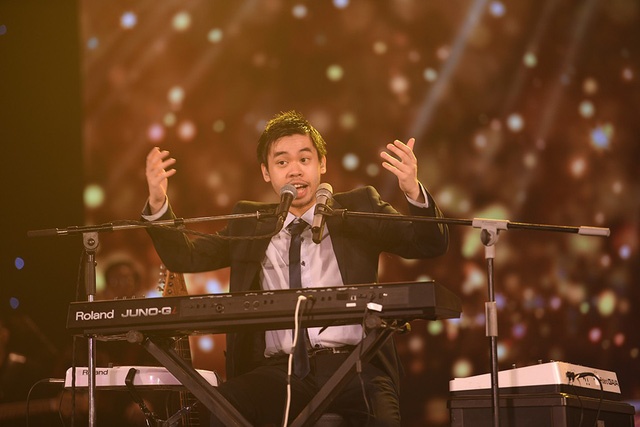 Vinh Khuat auf der Bühne